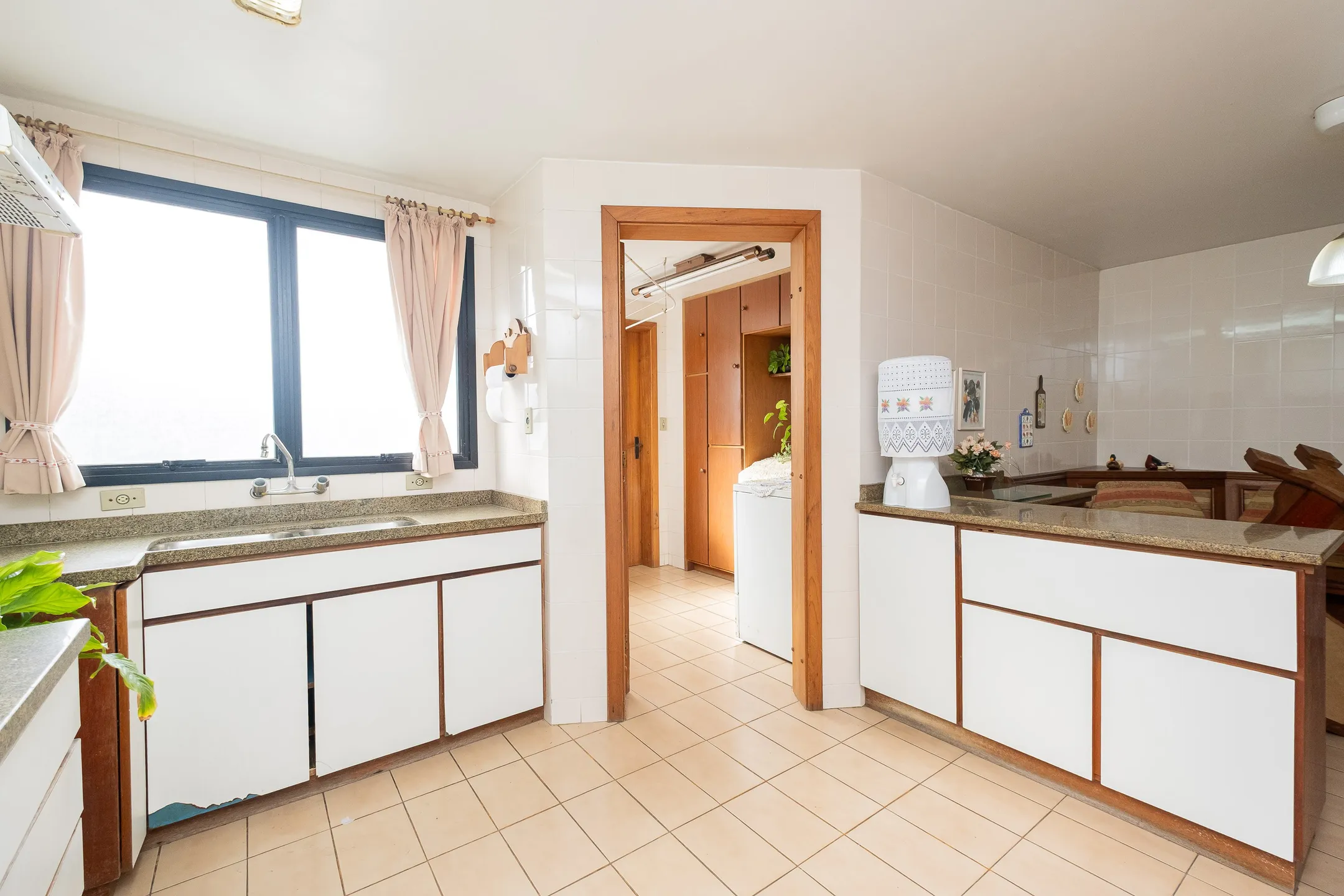 Apartamento duplex à venda no Edifício Alphaville, Centro - 300 m², 4 quartos (sendo 1 suíte), amplo terraço com face norte e vaga coberta. - 7