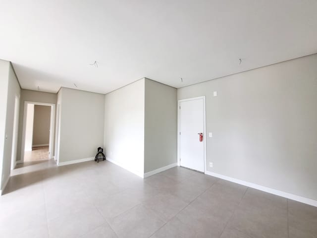 Apartamento 2 quartos e 2 banheiros, à venda, no bairro Conjunto Habitacional Jamile Dequech em Londrina