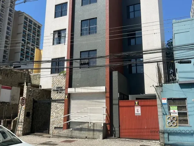 Apartamento 1 quarto e 1 banheiro, para alugar, no bairro Centro em Curitiba