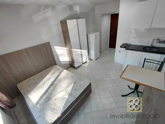 Apartamento 1 quarto e 1 banheiro, para alugar, no bairro Centro em Curitiba