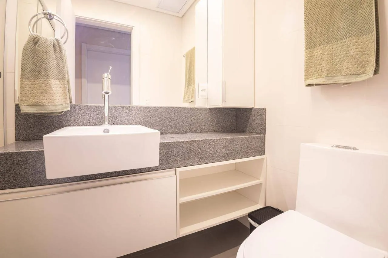 Apartamento mobiliado à venda no Art Home e Work Quartier, Três Vendas - 76 m², 2 quartos (sendo 1 suíte), móveis sob medida e 3 vagas de garagem. - 10