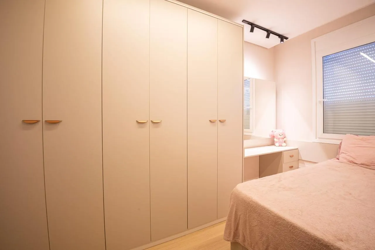 Apartamento mobiliado à venda no Art Home e Work Quartier, Três Vendas - 76 m², 2 quartos (sendo 1 suíte), móveis sob medida e 3 vagas de garagem. - 9