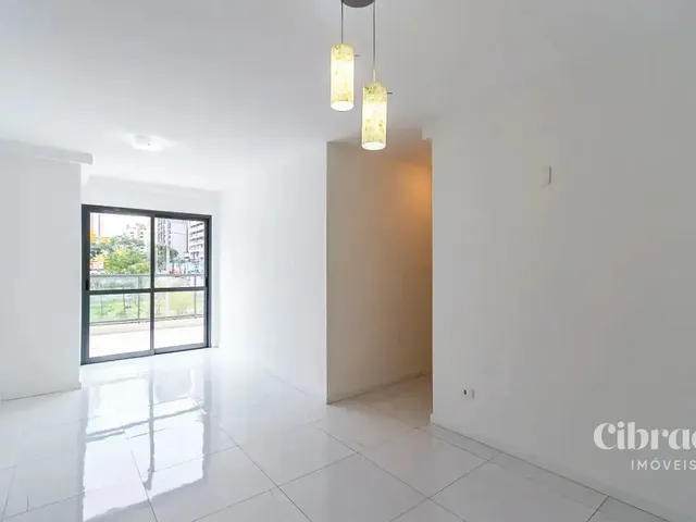 Apartamento 2 quartos e 2 banheiros, para alugar, no bairro Jardim Botânico em Curitiba