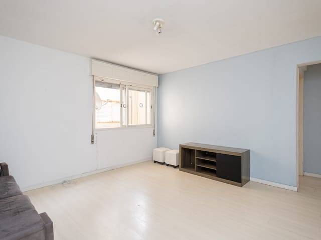Apartamento com 71m² 2 quartos e 1 banheiro, à venda ou para alugar, no bairro Centro em Pelotas