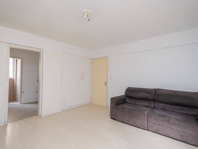 Apartamento com 71m² 2 quartos e 1 banheiro, à venda ou para alugar, no bairro Centro em Pelotas