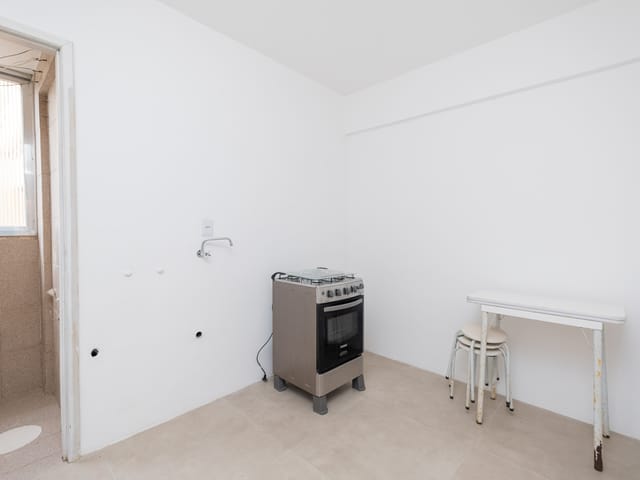 Apartamento com 71m² 2 quartos e 1 banheiro, à venda ou para alugar, no bairro Centro em Pelotas