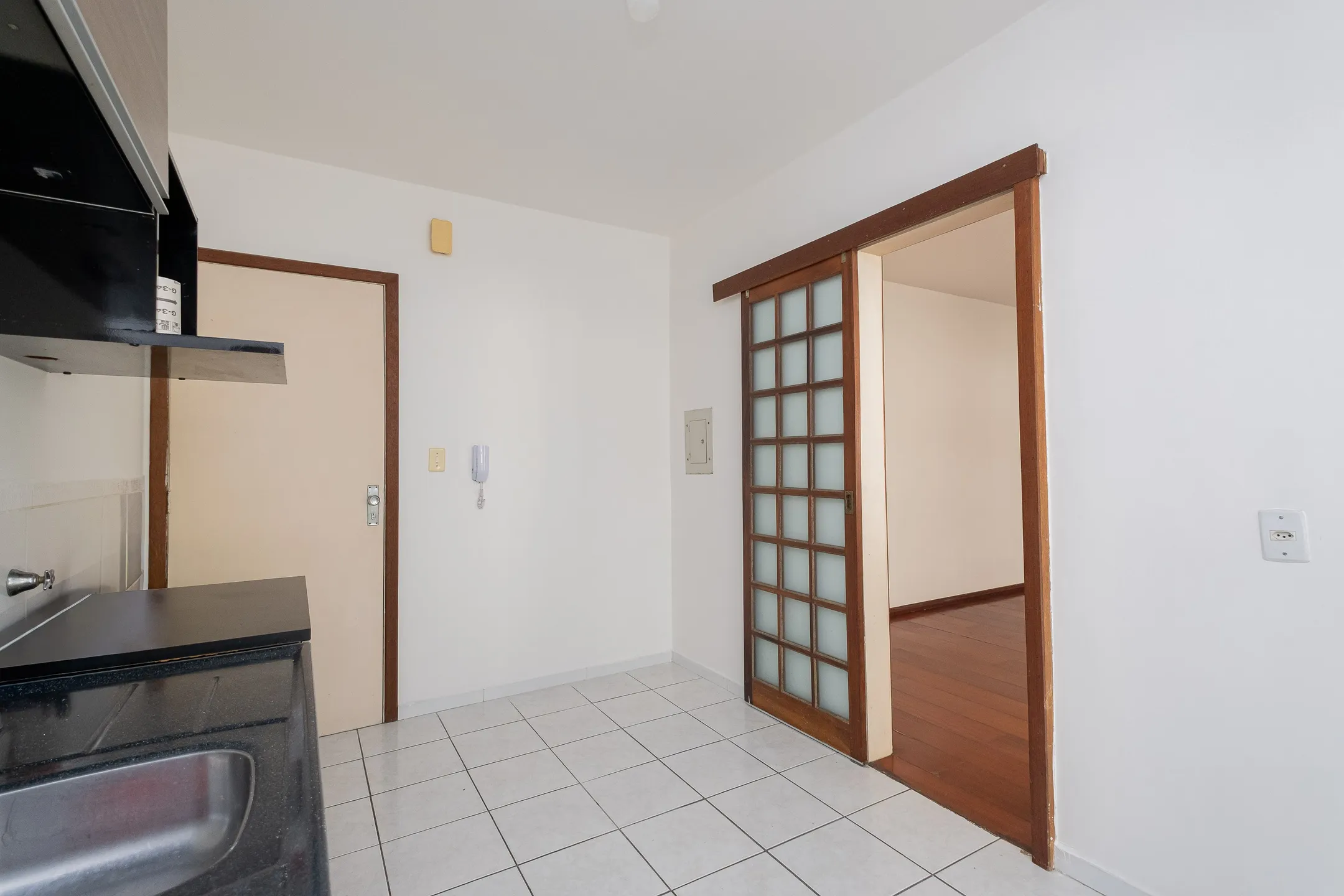 Apartamento de 1 Dormitório com Lareira e Garagem na Rua Professor Araújo, no Centro, Conforto e Praticidade em Localização Privilegiada - 6