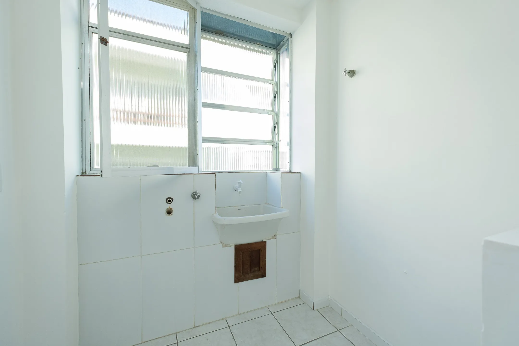 Apartamento de 1 Dormitório com Lareira e Garagem na Rua Professor Araújo, no Centro, Conforto e Praticidade em Localização Privilegiada - 7