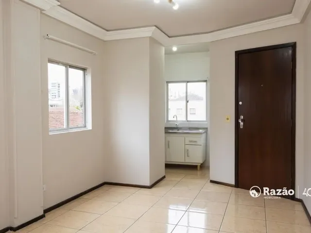 Apartamento 1 quarto e 1 banheiro, para alugar, no bairro Centro em Curitiba