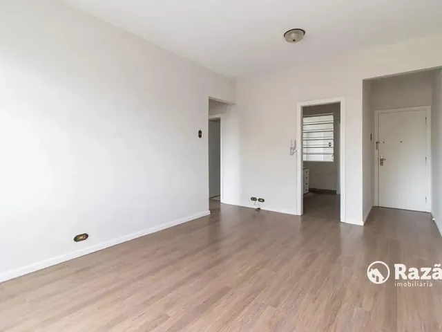 Apartamento 2 quartos e 1 banheiro, para alugar, no bairro Centro em Curitiba