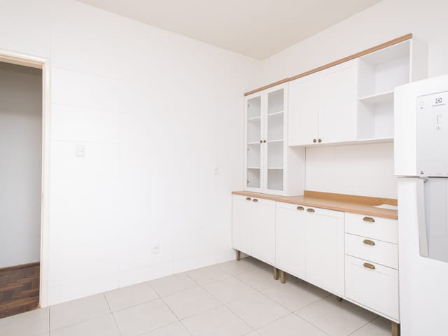 Apartamento 2 quartos e 2 banheiros, à venda ou para alugar, no bairro Centro em Pelotas