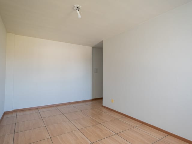 Apartamento com 77m² 3 quartos e 1 banheiro, para alugar, no bairro Areal em Pelotas