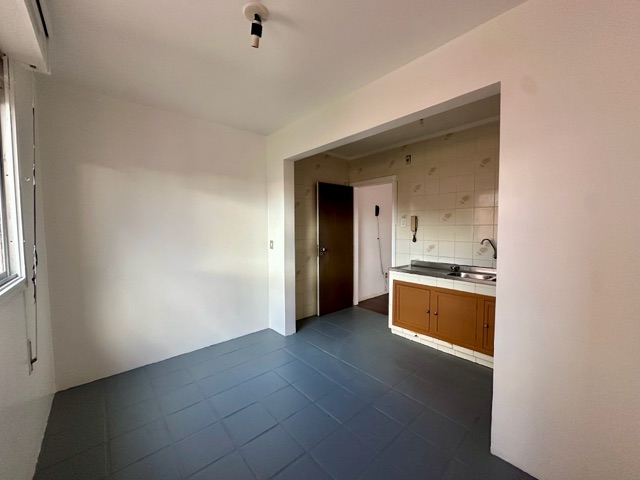 Apartamento com 94m² 3 quartos e 1 banheiro, à venda, no bairro Centro em Pelotas