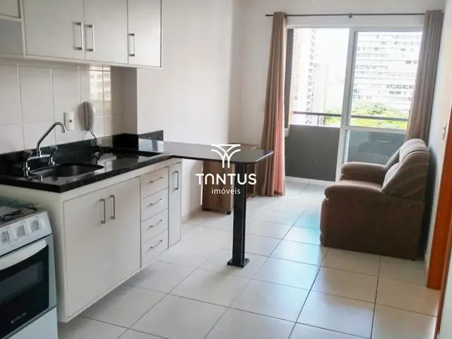 Apartamento 1 quarto e 1 banheiro, para alugar, no bairro Centro em Curitiba