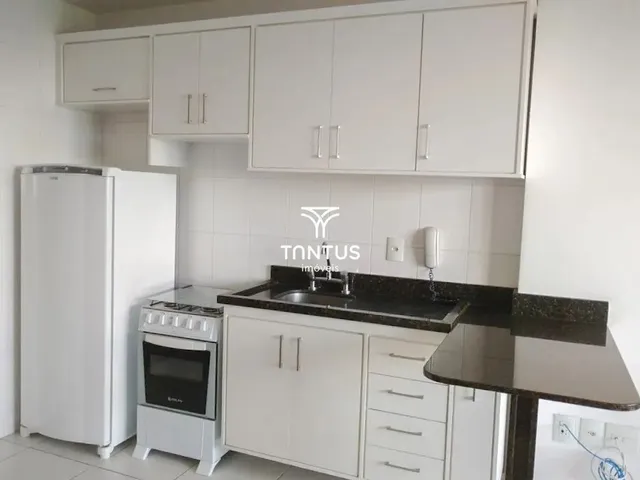 Apartamento 1 quarto e 1 banheiro, para alugar, no bairro Centro em Curitiba