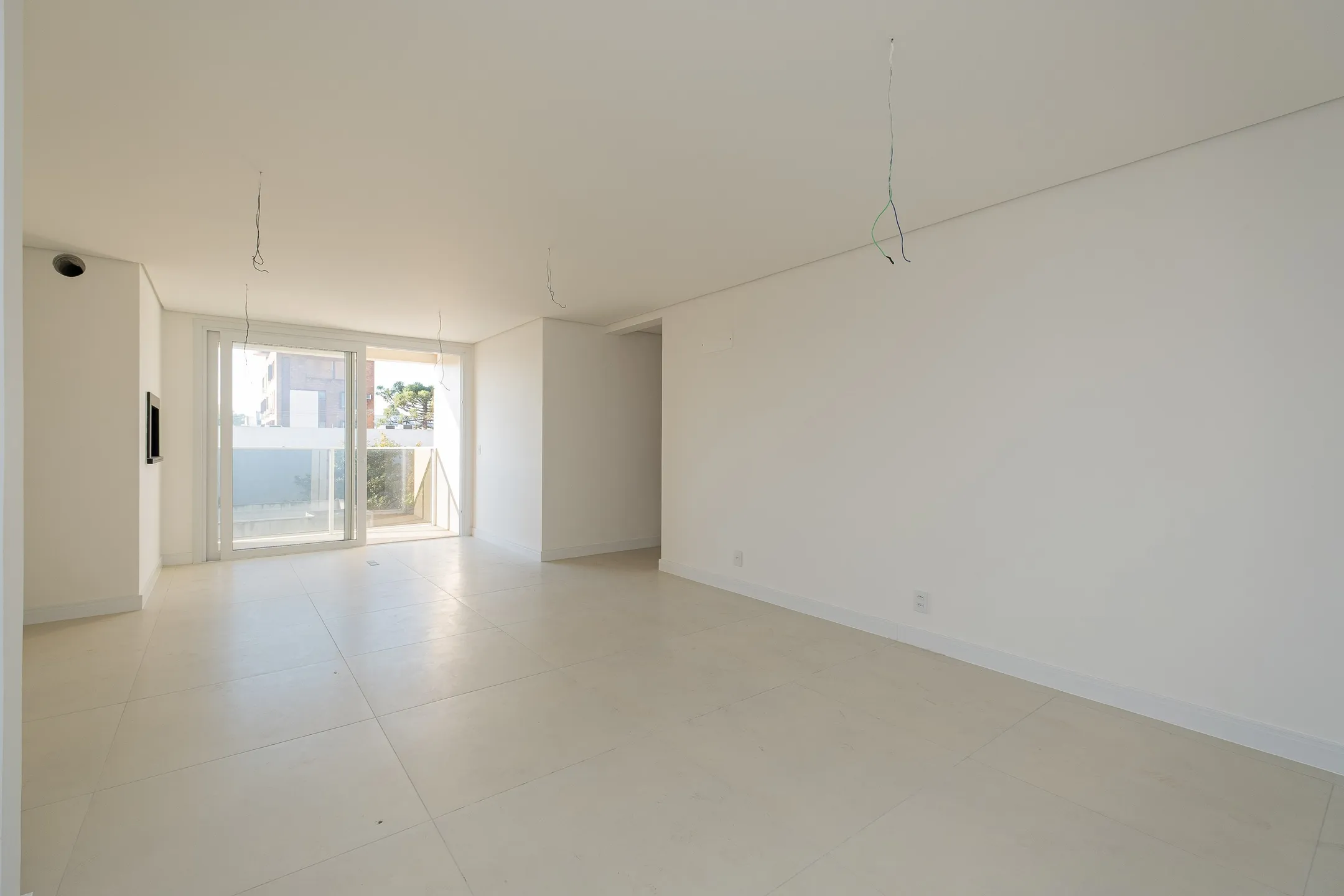 Apartamento à venda no Miguel Zabaleta, Centro - 93 m², 3 quartos (sendo 1 suíte), churrasqueira, sacada com face norte e vaga coberta.