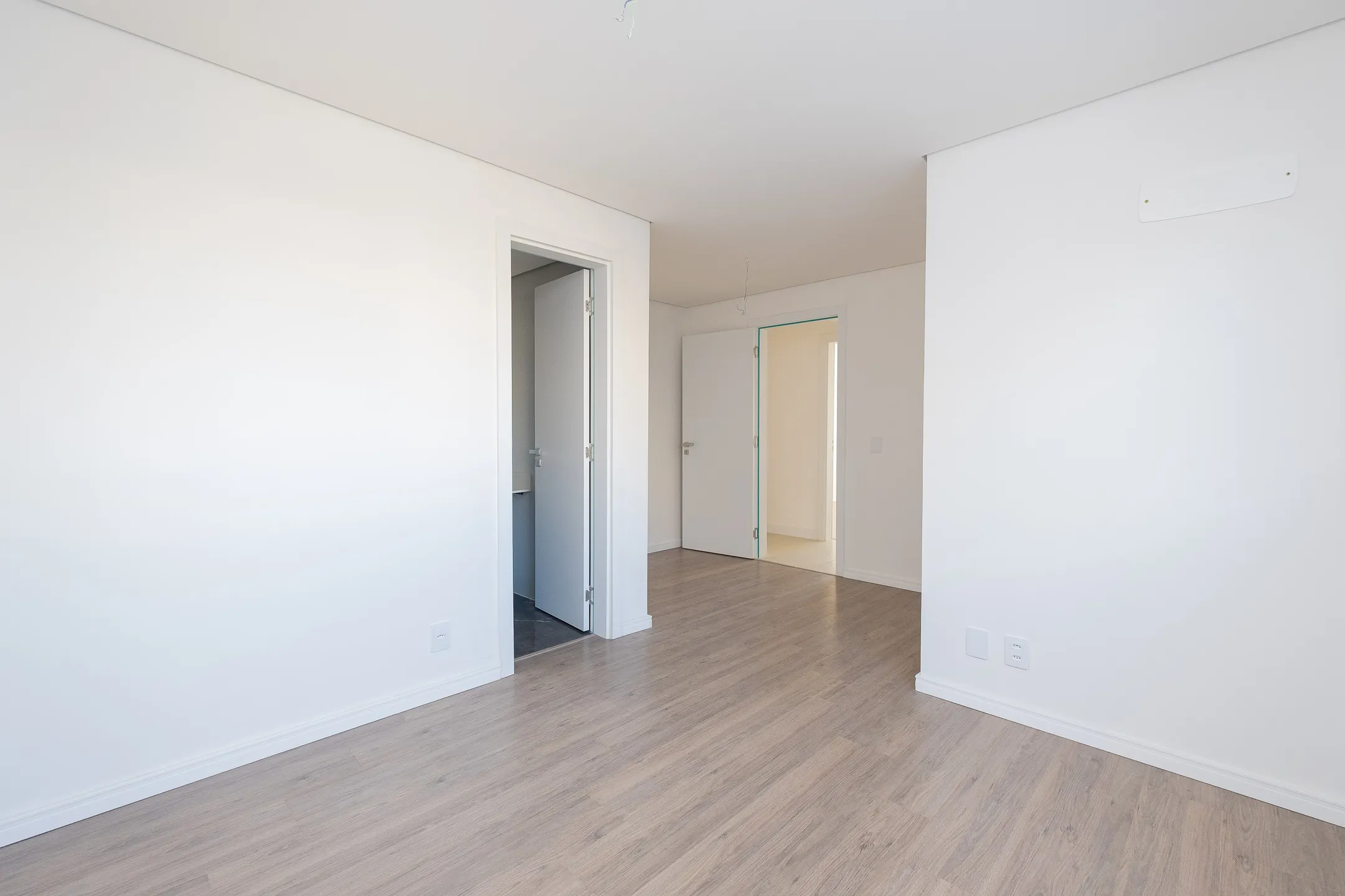 Apartamento à venda no Miguel Zabaleta, Centro - 93 m², 3 quartos (sendo 1 suíte), churrasqueira, sacada com face norte e vaga coberta. - 14