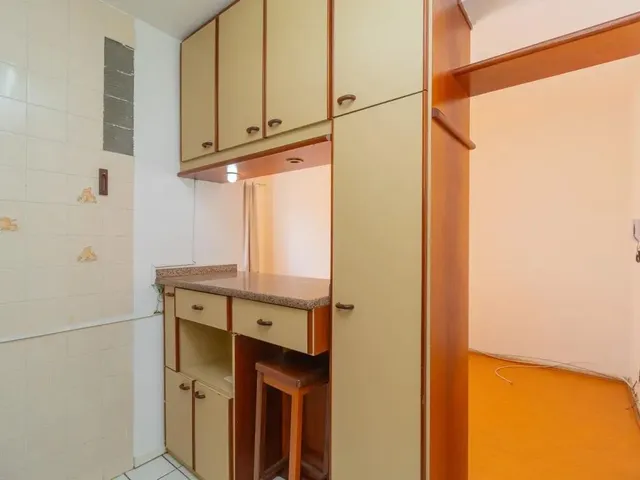 Apartamento 1 quarto e 1 banheiro, para alugar, no bairro Bigorrilho em Curitiba