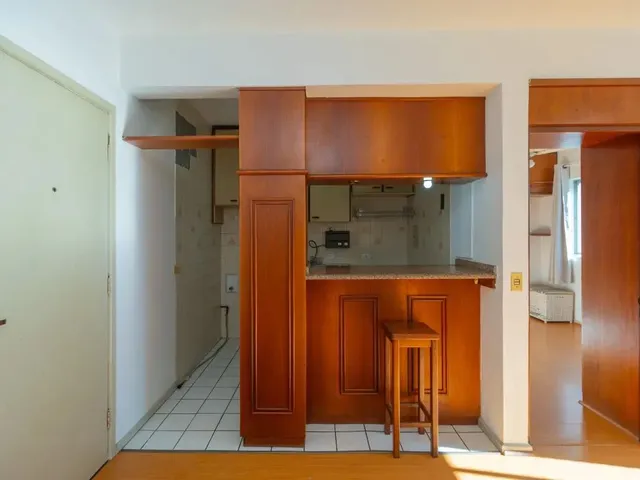 Apartamento 1 quarto e 1 banheiro, para alugar, no bairro Bigorrilho em Curitiba
