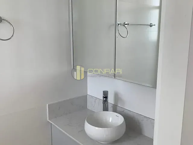 Apartamento 3 quartos e 3 banheiros, para alugar, no bairro Meia Praia em Itapema