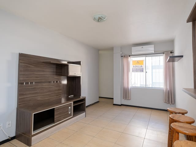 Apartamento com 77m² 3 quartos e 1 banheiro, para alugar, no bairro Areal em Pelotas