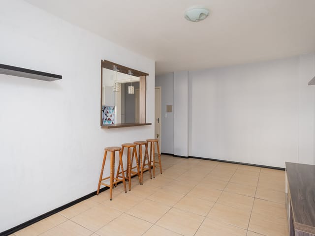 Apartamento com 77m² 3 quartos e 1 banheiro, para alugar, no bairro Areal em Pelotas