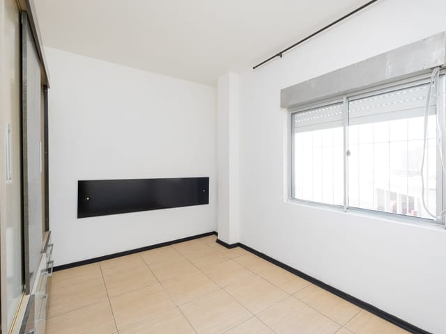Apartamento com 77m² 3 quartos e 1 banheiro, para alugar, no bairro Areal em Pelotas