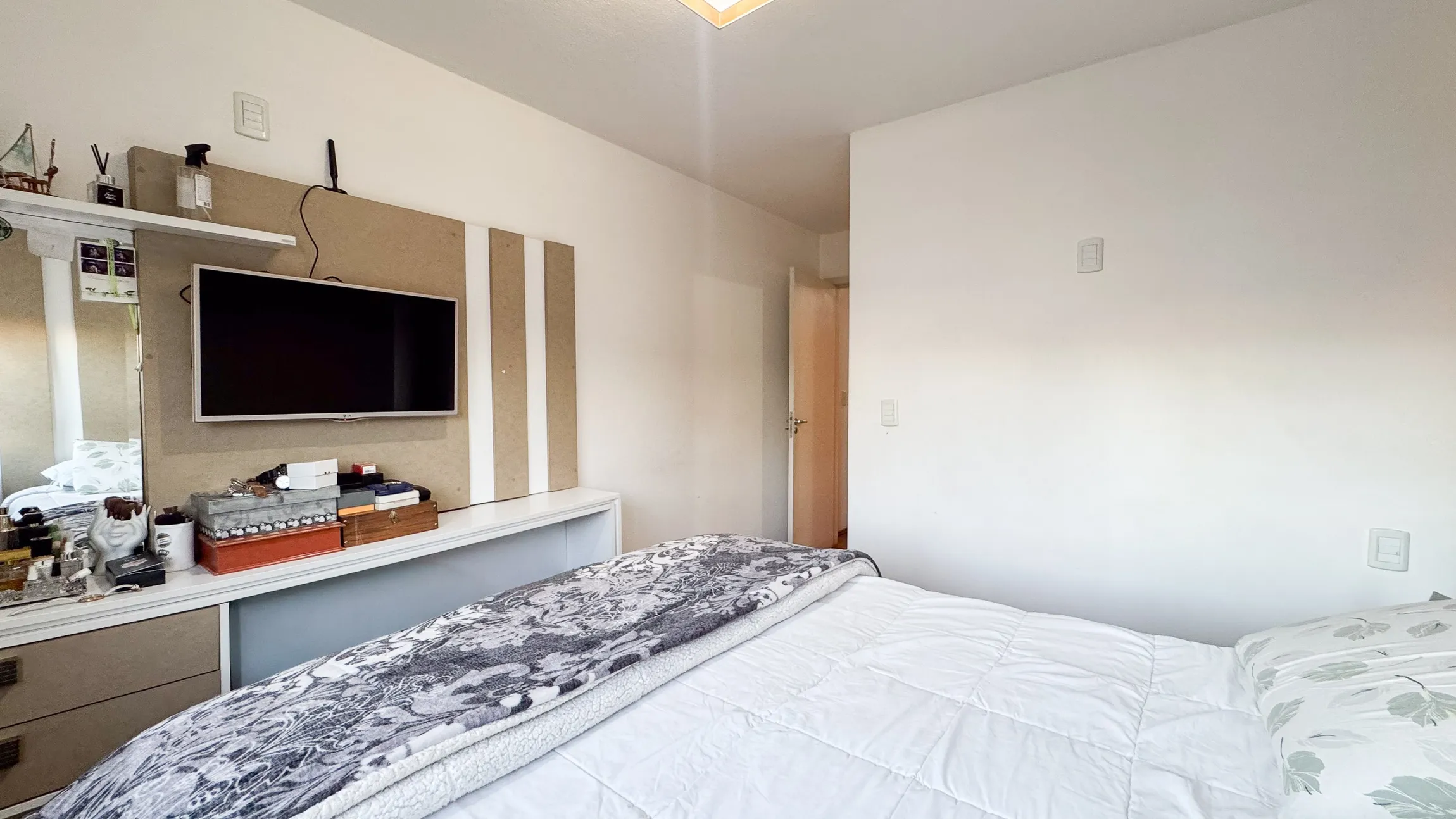 Apartamento à venda no Edifício Meridiano, Zona Norte de Pelotas - 129m², 3 quartos (sendo 1 suíte), móveis sob medida e vaga coberta. - 15