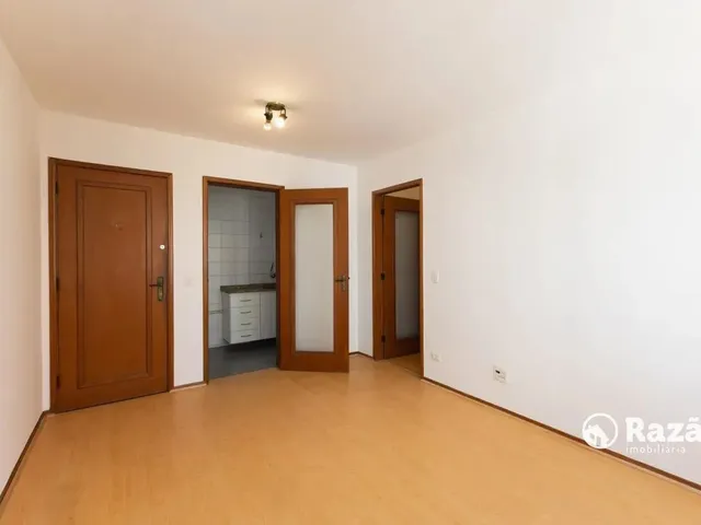 Apartamento 1 quarto e 1 banheiro, para alugar, no bairro Centro em Curitiba
