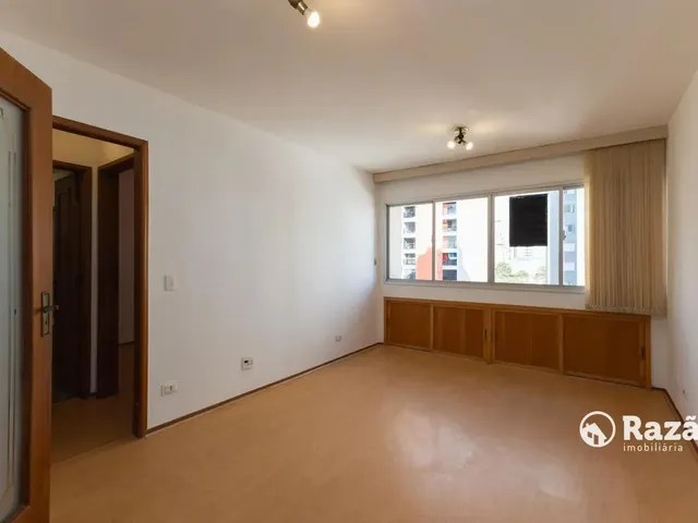 Apartamento 1 quarto e 1 banheiro, para alugar, no bairro Centro em Curitiba