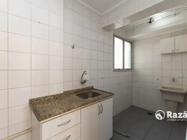 Apartamento 1 quarto e 1 banheiro, para alugar, no bairro Centro em Curitiba