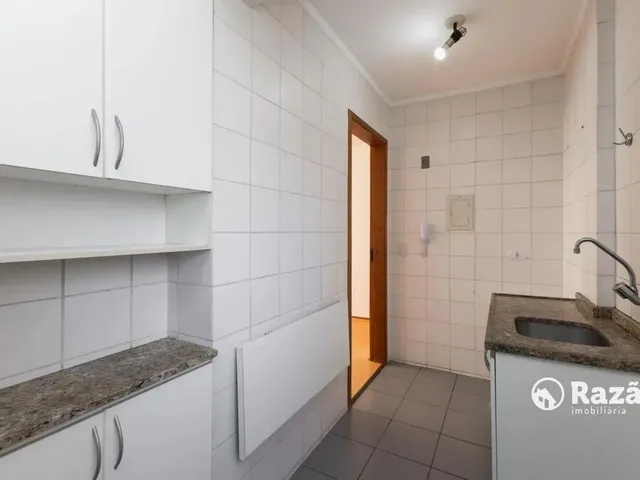 Apartamento 1 quarto e 1 banheiro, para alugar, no bairro Centro em Curitiba