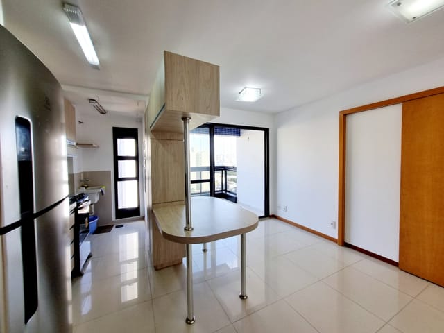 Apartamento com 75m² 1 quarto e 1 banheiro, para alugar, no bairro Centro em Londrina