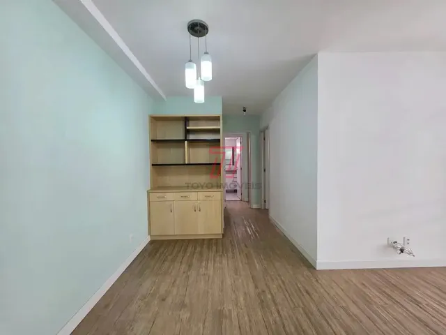 Apartamento 2 quartos e 2 banheiros, para alugar, no bairro Portão em Curitiba