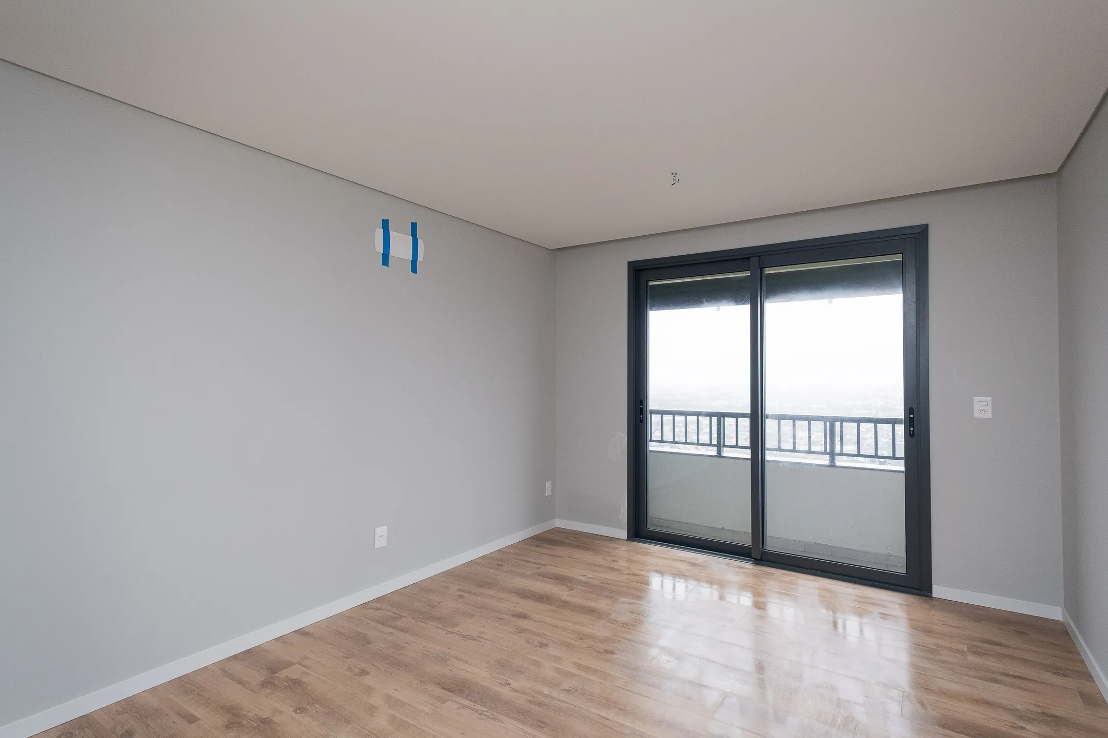 Apartamento à venda no Volver La Barra, Parque Una - 64 m², 2 quartos (sendo 1 suíte), churrasqueira, sacada e andar alto.