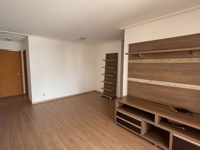 Apartamento 3 quartos e 2 banheiros, para alugar, no bairro Gleba Fazenda Palhano em Londrina