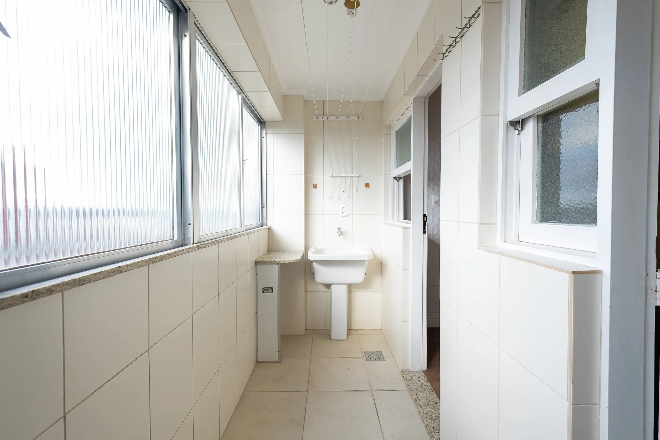 Apartamento de 2 Dormitórios para Aluguel no Centro de Pelotas RS com Excelente Localização, Conforto, Praticidade e Ótima Opção - 12