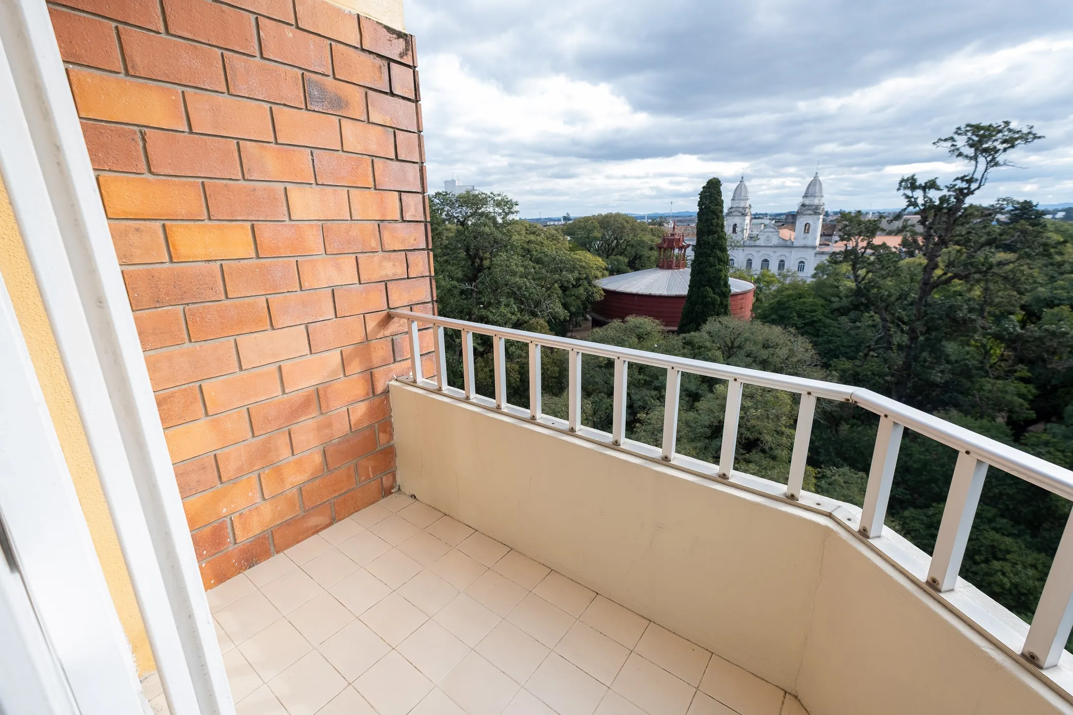 Apartamento de 2 Dormitórios para Aluguel no Centro de Pelotas RS com Excelente Localização, Conforto, Praticidade e Ótima Opção - 16