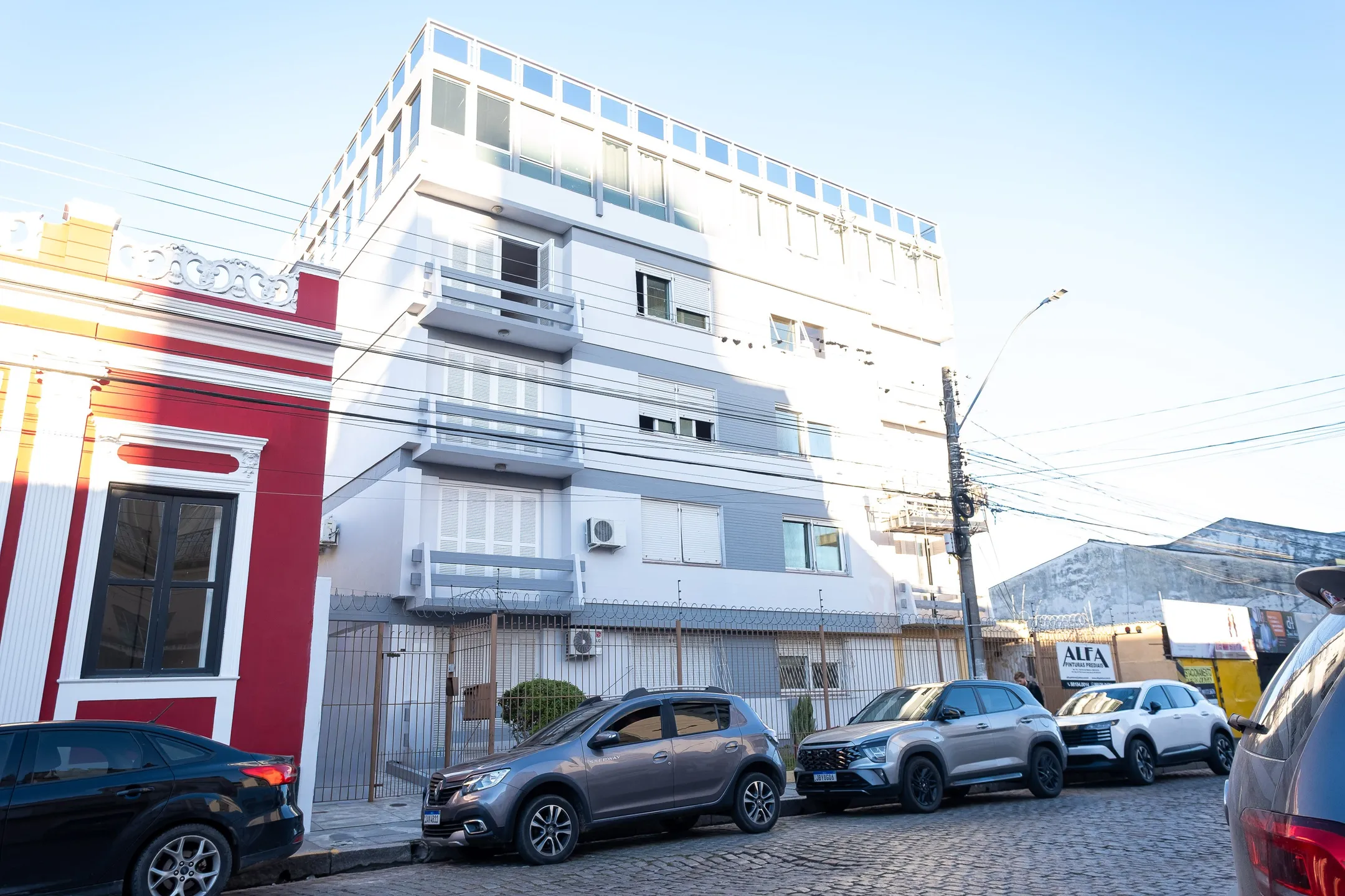 Apartamento para locação no Edifício Itapuã com 2 quartos, dependência completa, ambientes amplos e excelente localização. - 15
