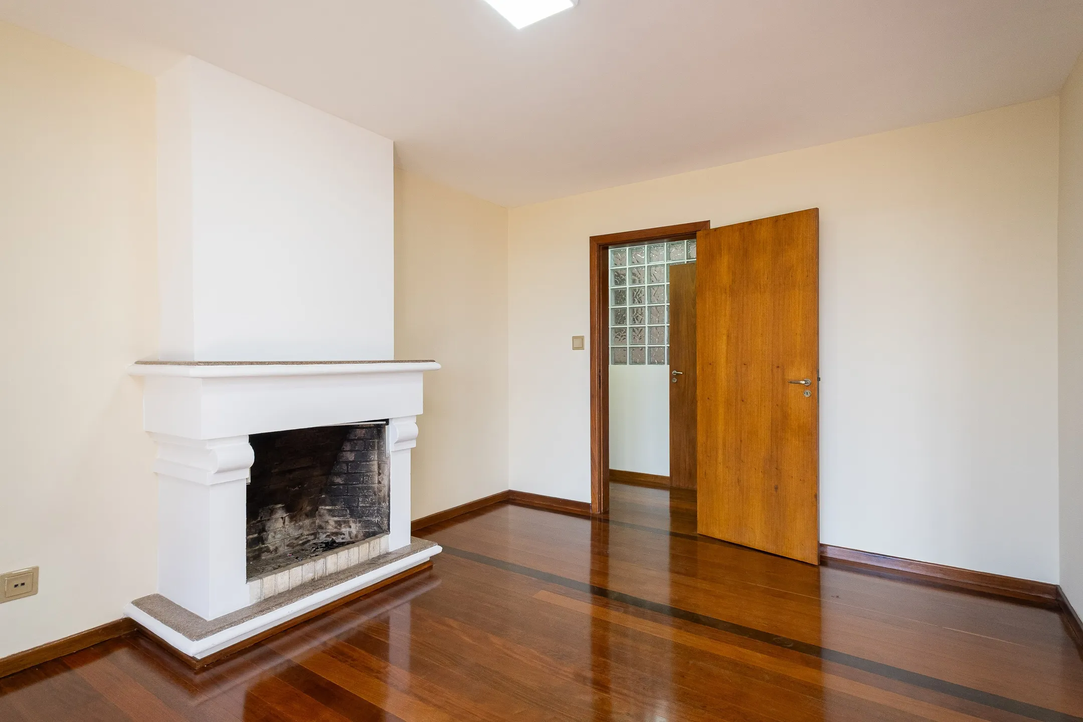 Apartamento à venda no centro de Pelotas - 215m², 3 quartos (sendo 1 suíte), lareira, sacada gourmet e próximo à Av. Dom Joaquim. - 10