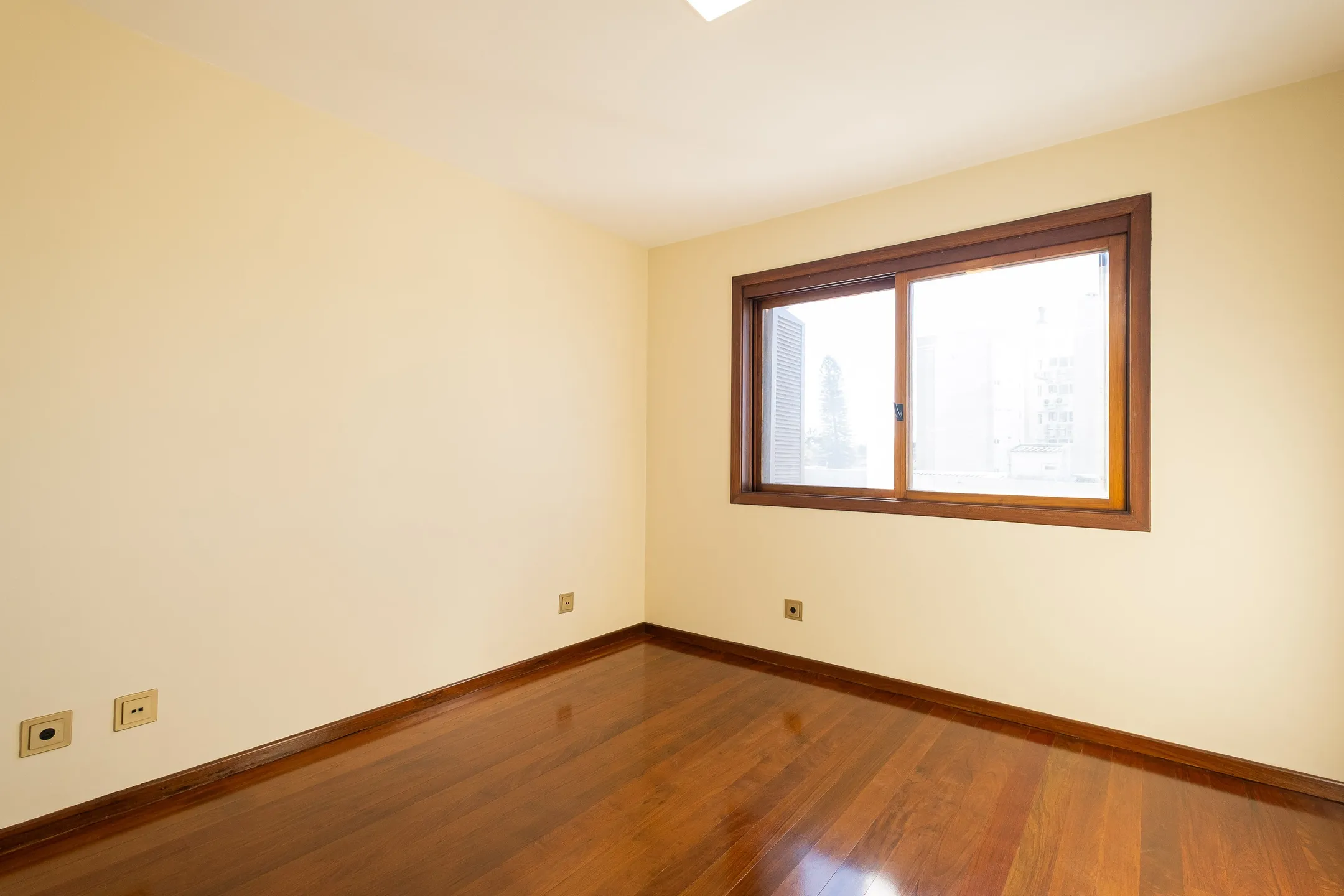 Apartamento à venda no centro de Pelotas - 215m², 3 quartos (sendo 1 suíte), lareira, sacada gourmet e próximo à Av. Dom Joaquim. - 12
