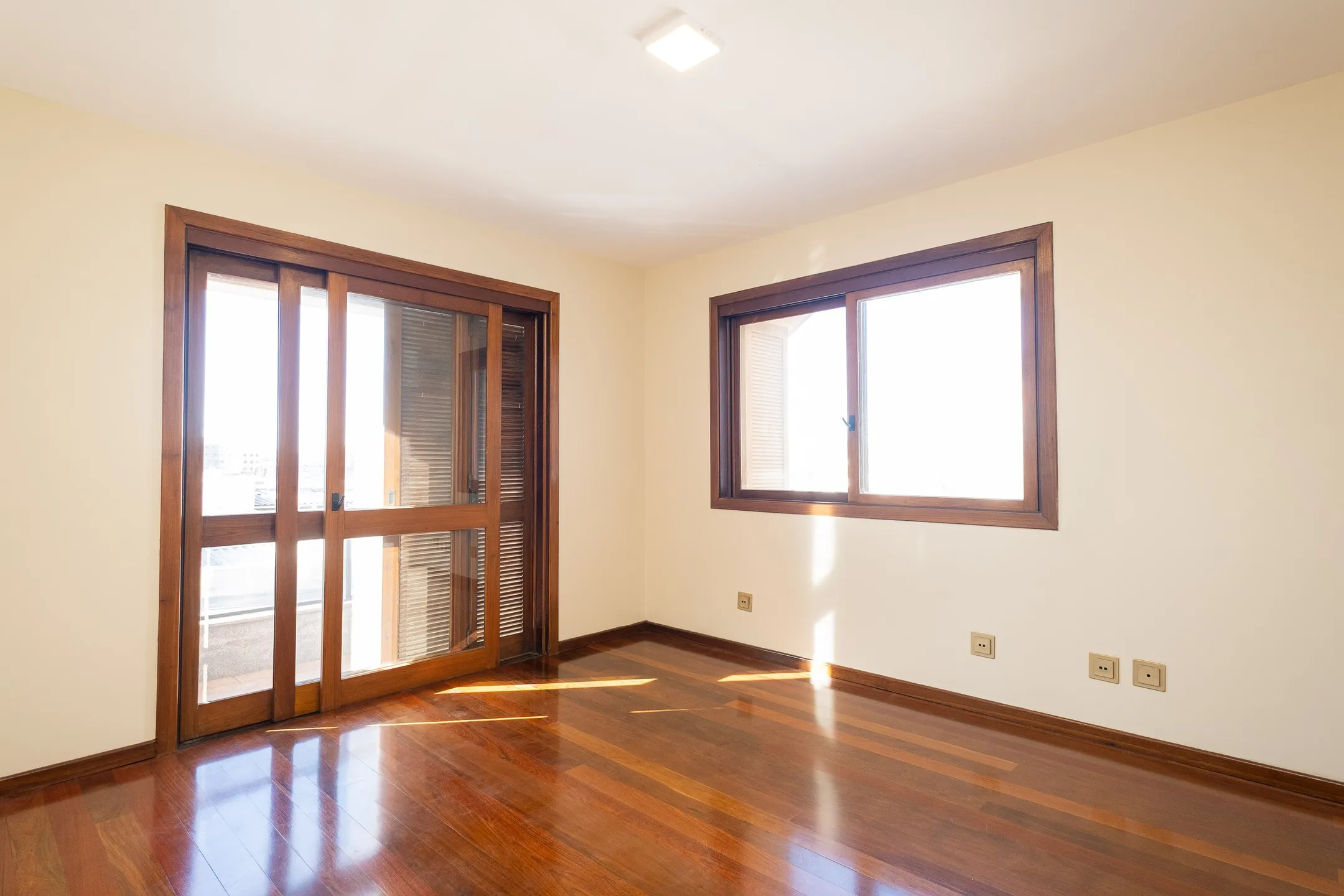 Apartamento à venda no centro de Pelotas - 215m², 3 quartos (sendo 1 suíte), lareira, sacada gourmet e próximo à Av. Dom Joaquim. - 14