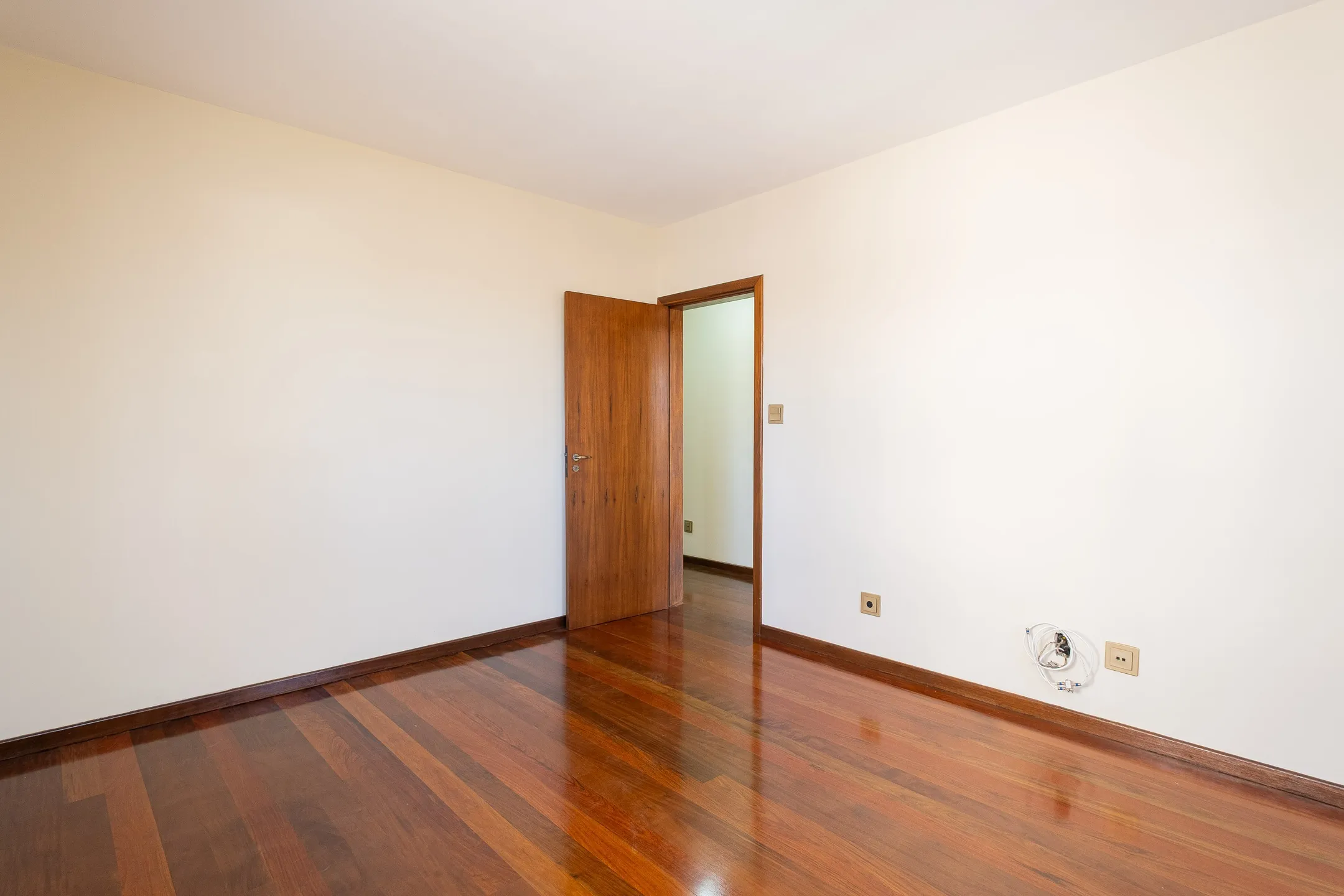 Apartamento à venda no centro de Pelotas - 215m², 3 quartos (sendo 1 suíte), lareira, sacada gourmet e próximo à Av. Dom Joaquim. - 15