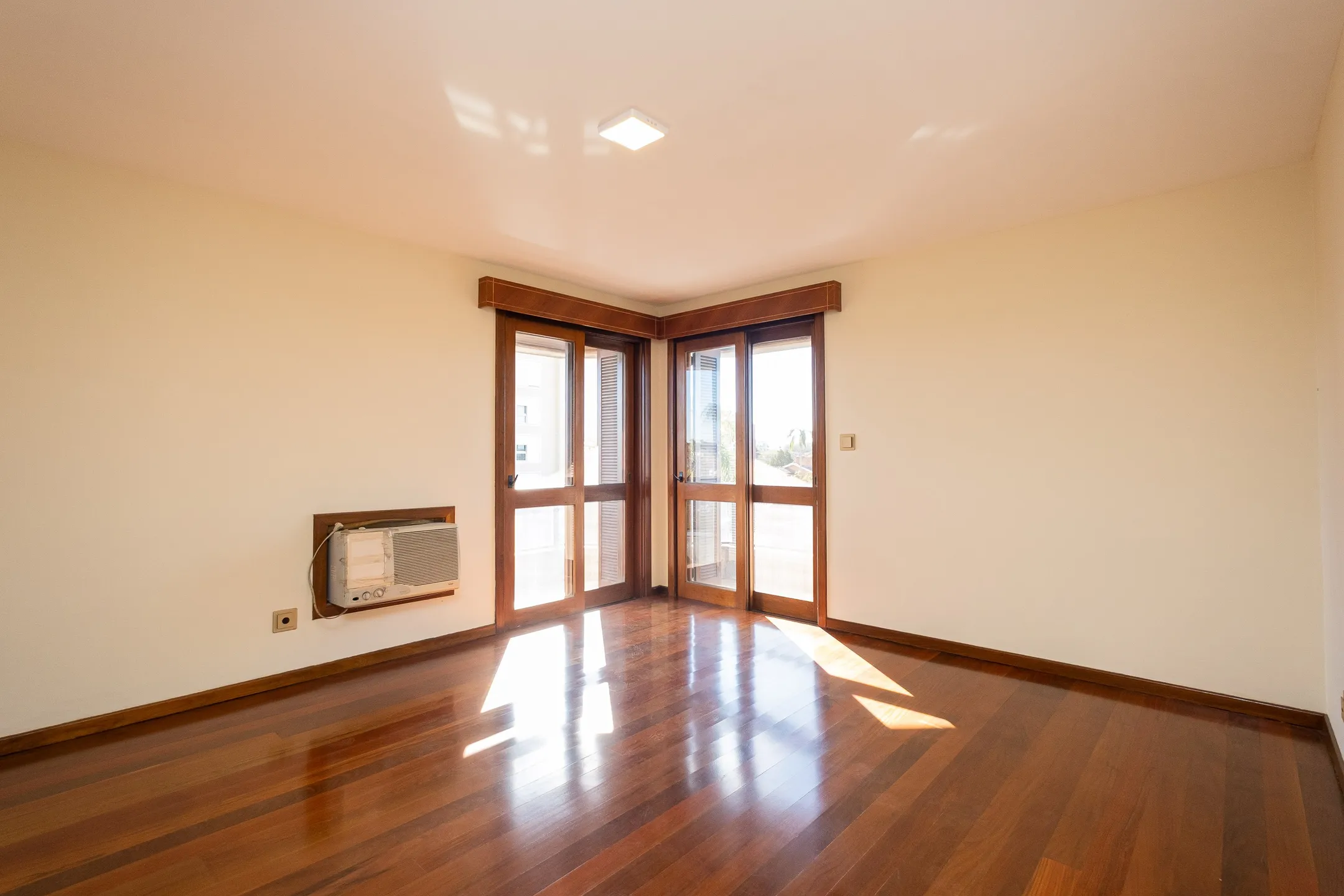 Apartamento à venda no centro de Pelotas - 215m², 3 quartos (sendo 1 suíte), lareira, sacada gourmet e próximo à Av. Dom Joaquim. - 18