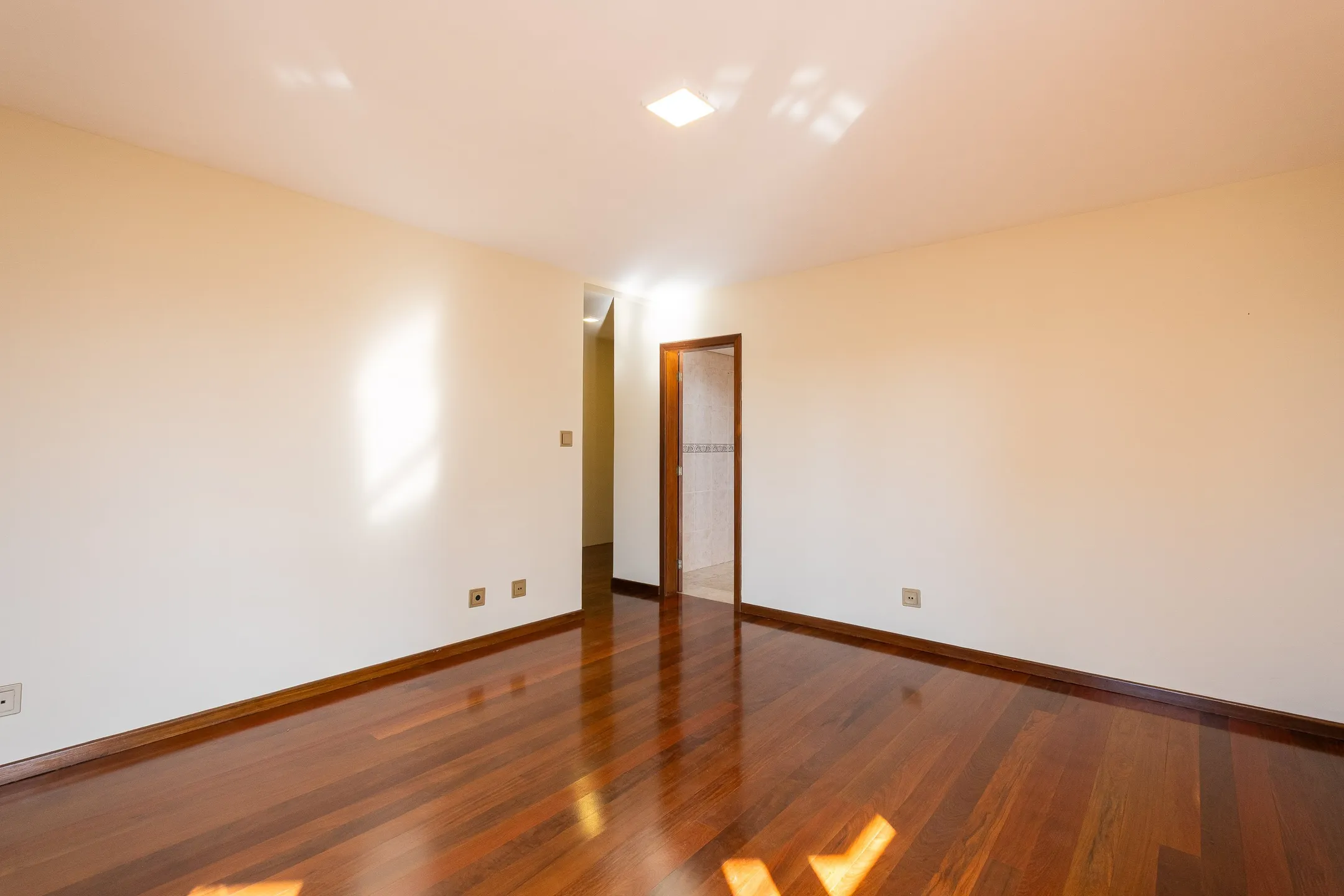 Apartamento à venda no centro de Pelotas - 215m², 3 quartos (sendo 1 suíte), lareira, sacada gourmet e próximo à Av. Dom Joaquim. - 19