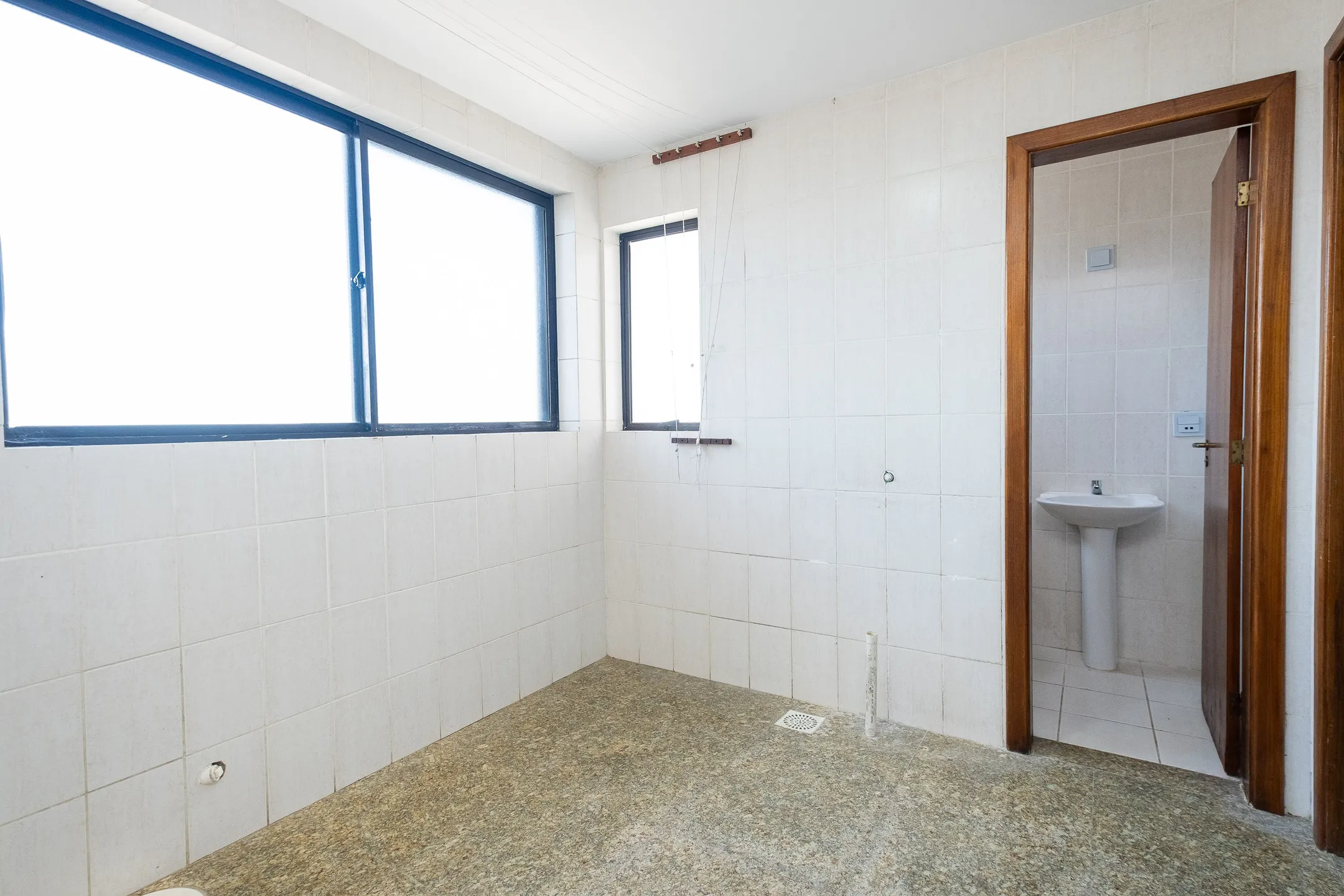 Apartamento à venda no centro de Pelotas - 215m², 3 quartos (sendo 1 suíte), lareira, sacada gourmet e próximo à Av. Dom Joaquim. - 22