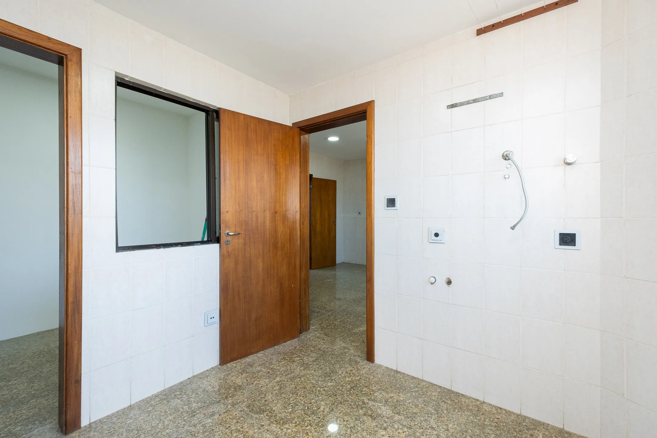 Apartamento à venda no centro de Pelotas - 215m², 3 quartos (sendo 1 suíte), lareira, sacada gourmet e próximo à Av. Dom Joaquim. - 23