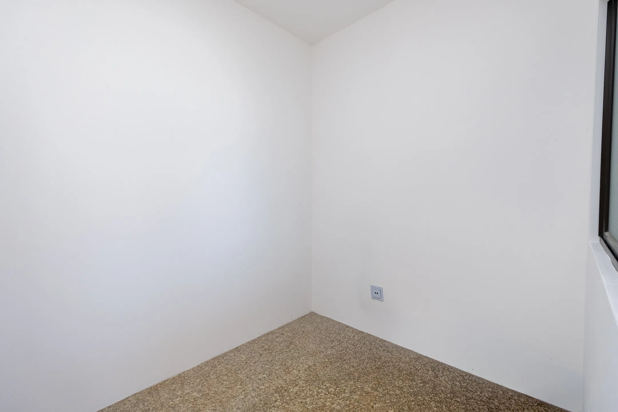 Apartamento à venda no centro de Pelotas - 215m², 3 quartos (sendo 1 suíte), lareira, sacada gourmet e próximo à Av. Dom Joaquim. - 24