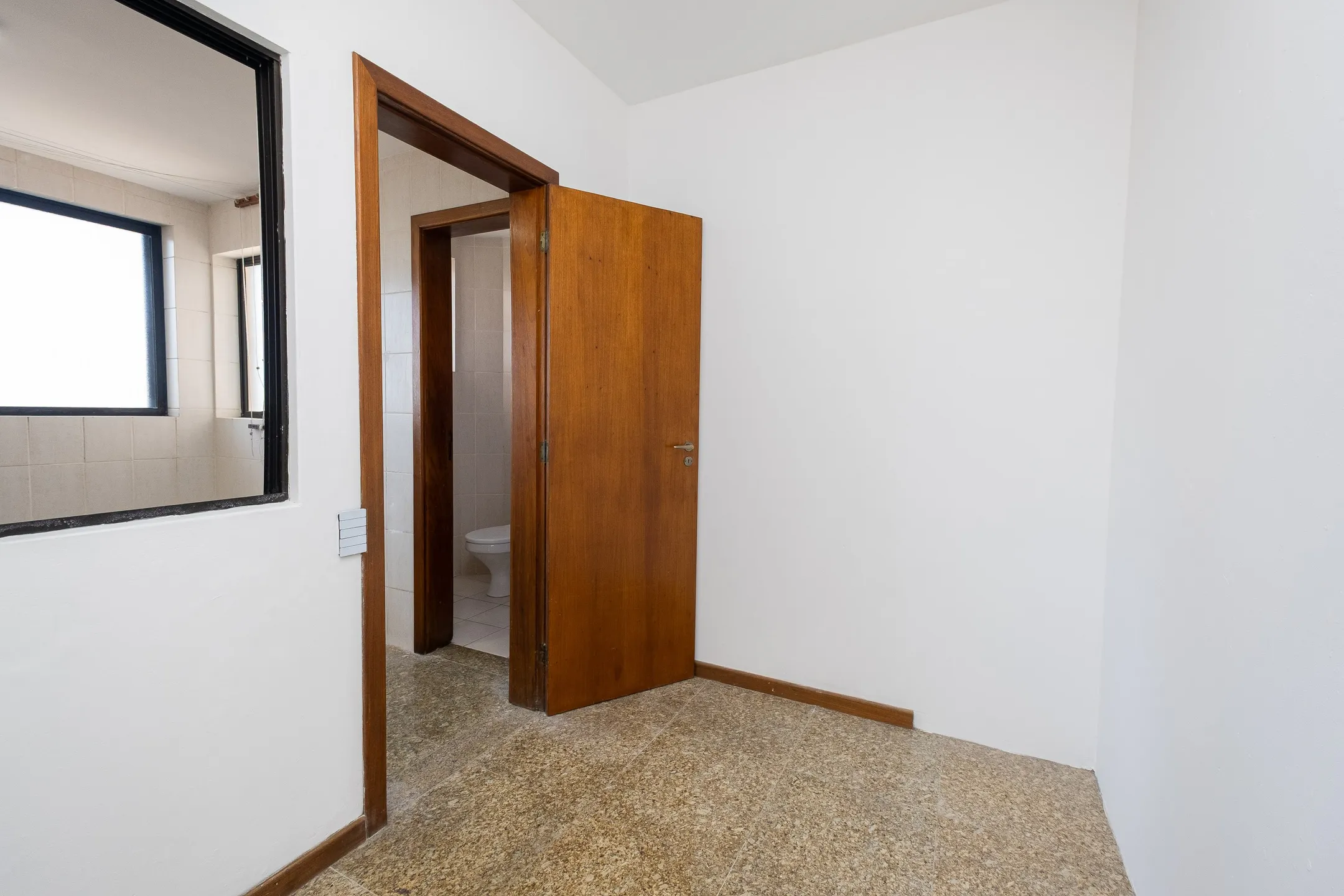 Apartamento à venda no centro de Pelotas - 215m², 3 quartos (sendo 1 suíte), lareira, sacada gourmet e próximo à Av. Dom Joaquim. - 25