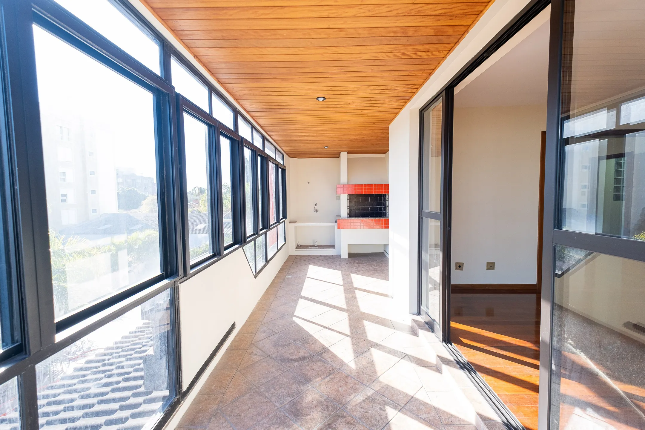 Apartamento à venda no centro de Pelotas - 215m², 3 quartos (sendo 1 suíte), lareira, sacada gourmet e próximo à Av. Dom Joaquim. - 27